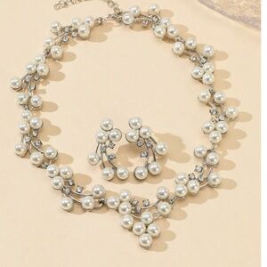 New unbranded Gold Tone Faux Pearl Flower Earrings And Necklace Jewelry 3pcs Set